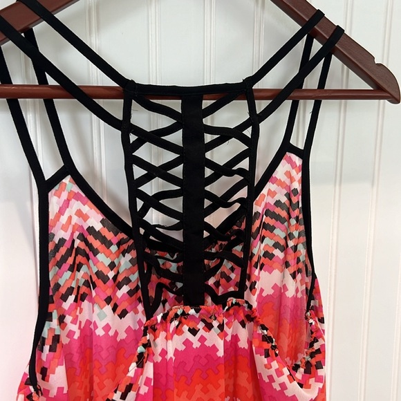 Geometric Tank Top - Picture 4 of 7